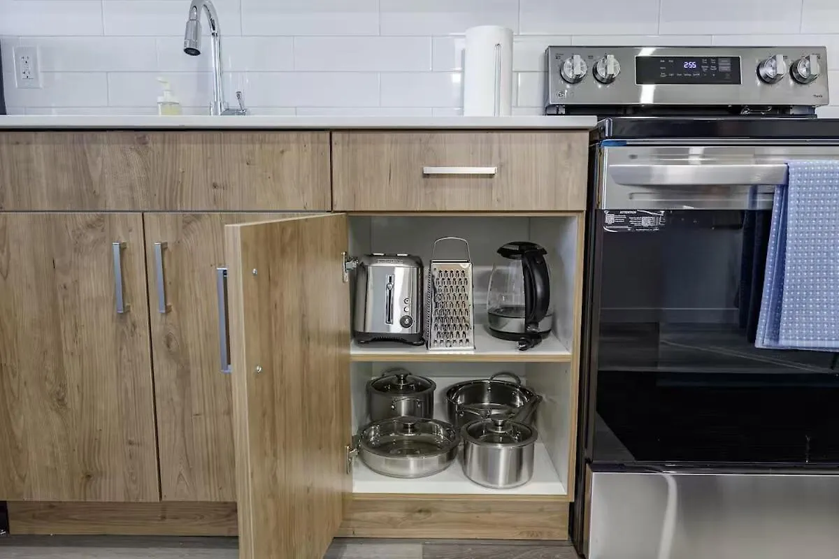 Dt Edmonton King Suite With Parking & 100 Walk Score Kanada