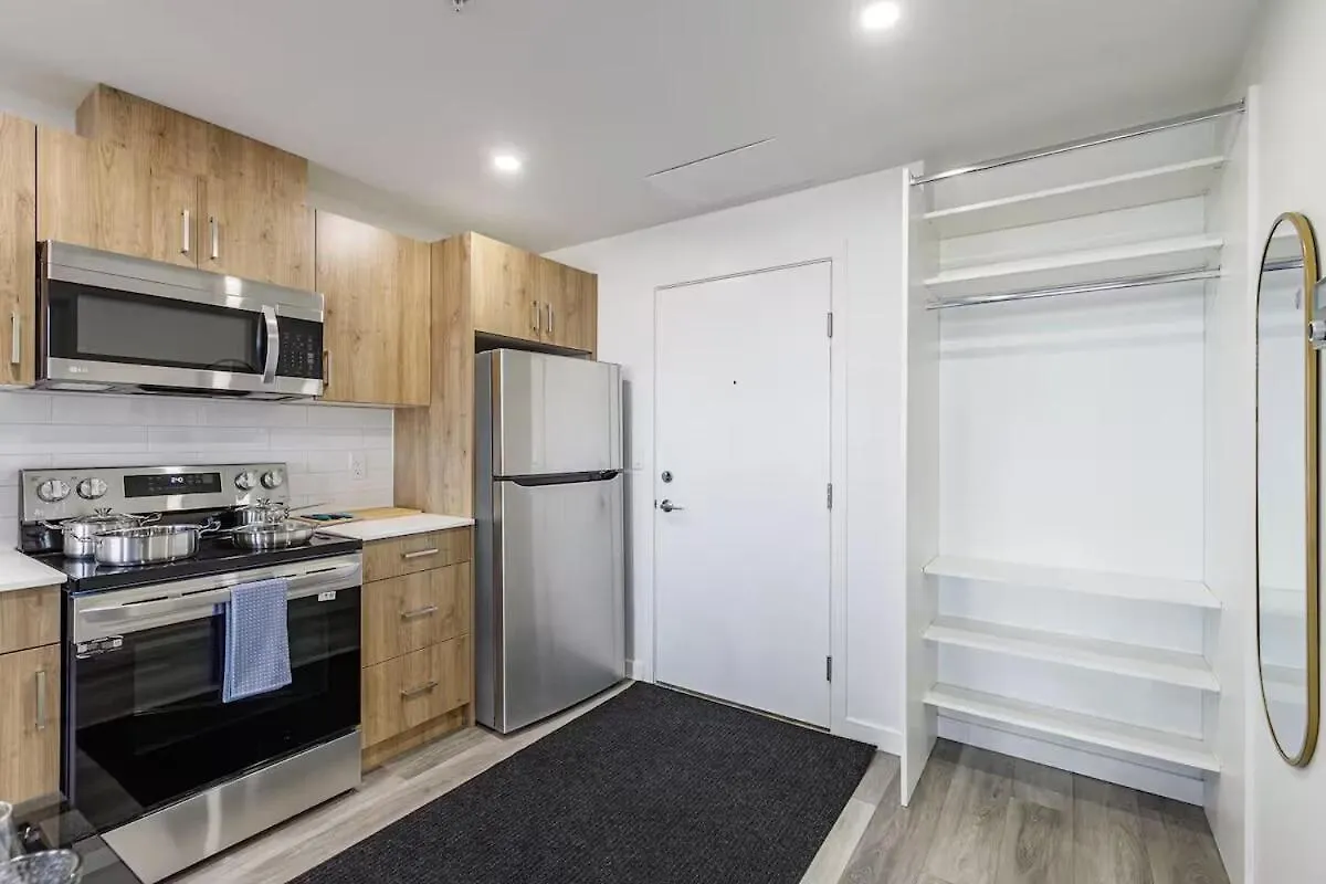 Dt Edmonton King Suite With Parking & 100 Walk Score