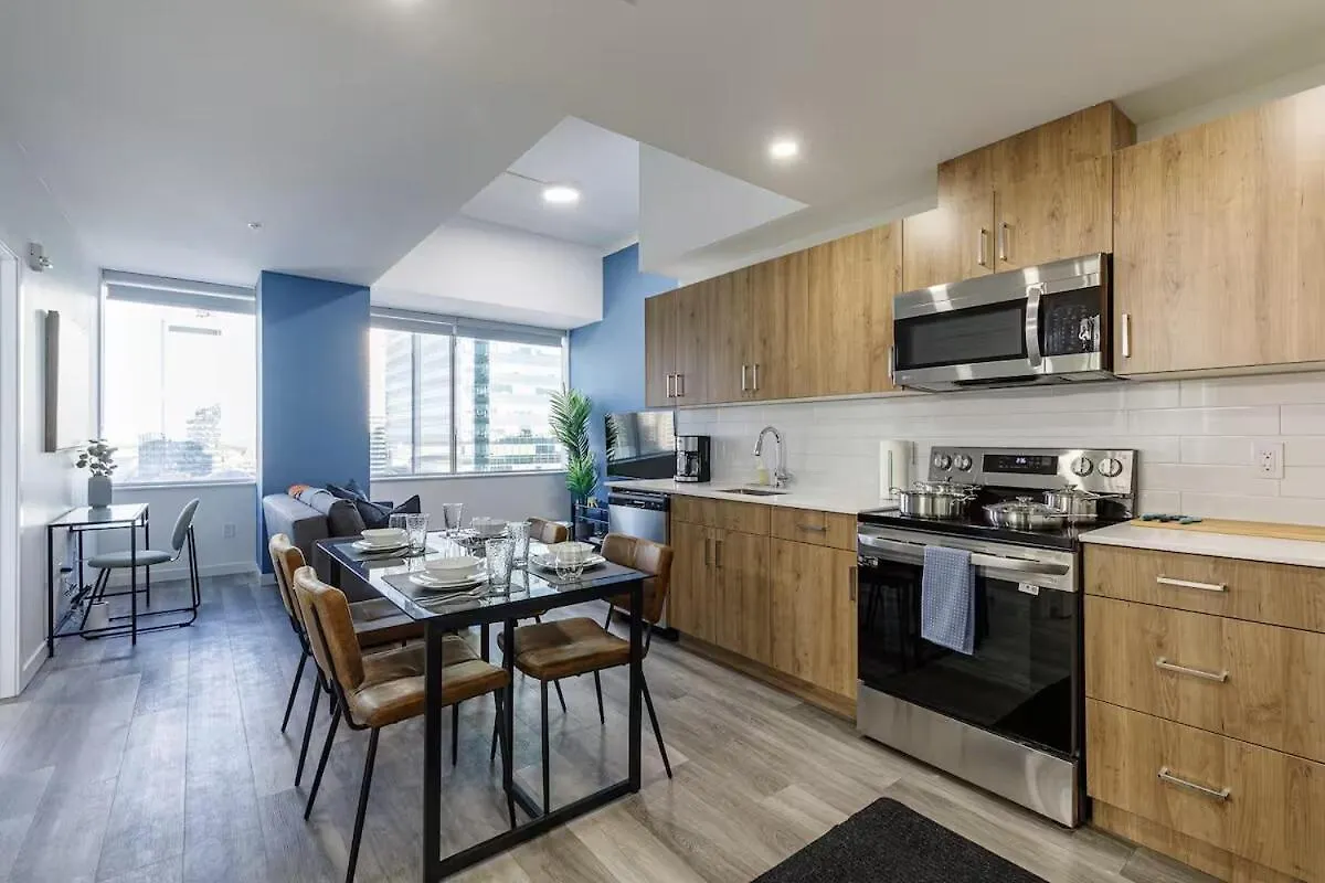 Dt Edmonton King Suite With Parking & 100 Walk Score