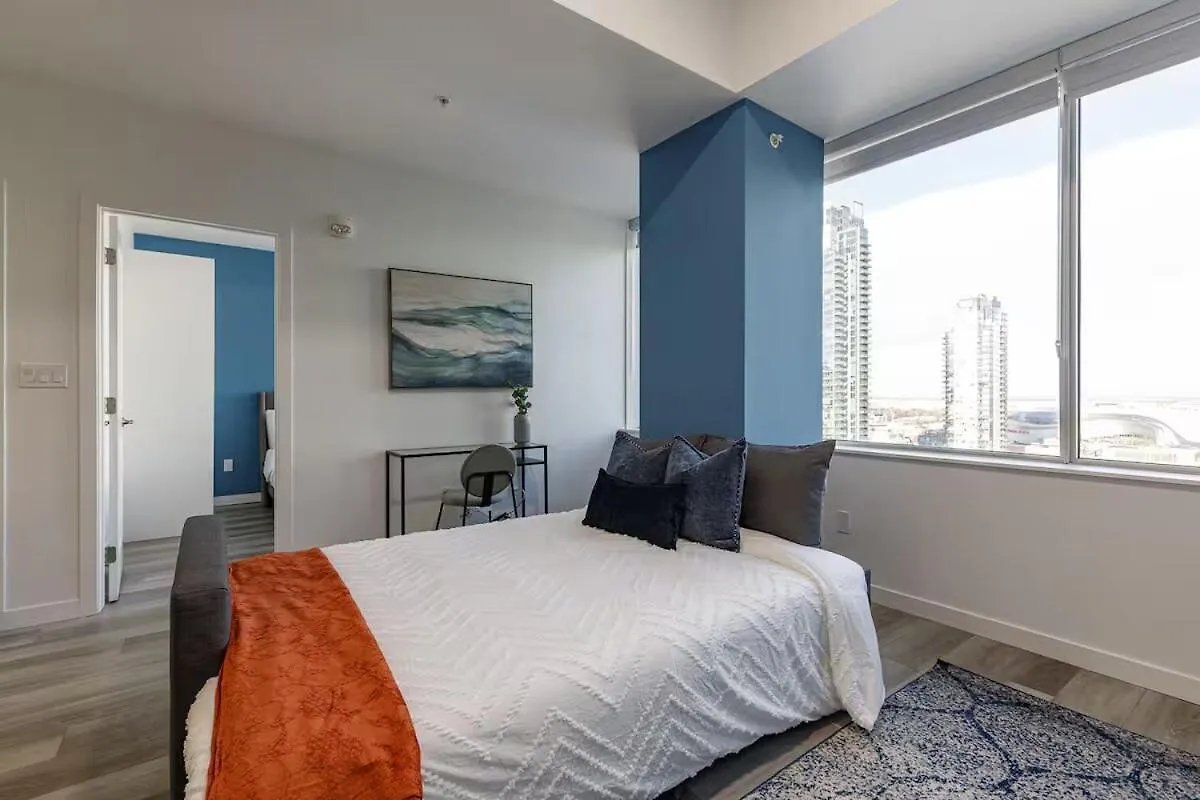 Dt Edmonton King Suite With Parking & 100 Walk Score